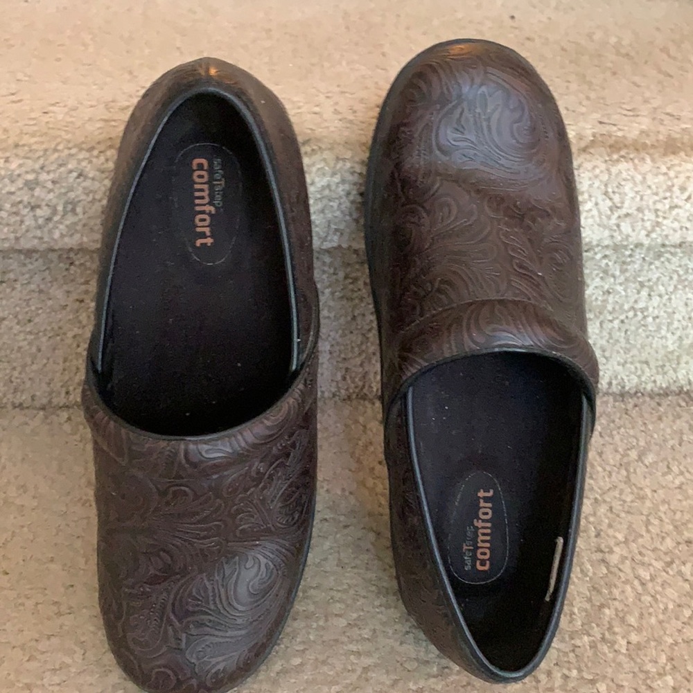 Ladies shoes